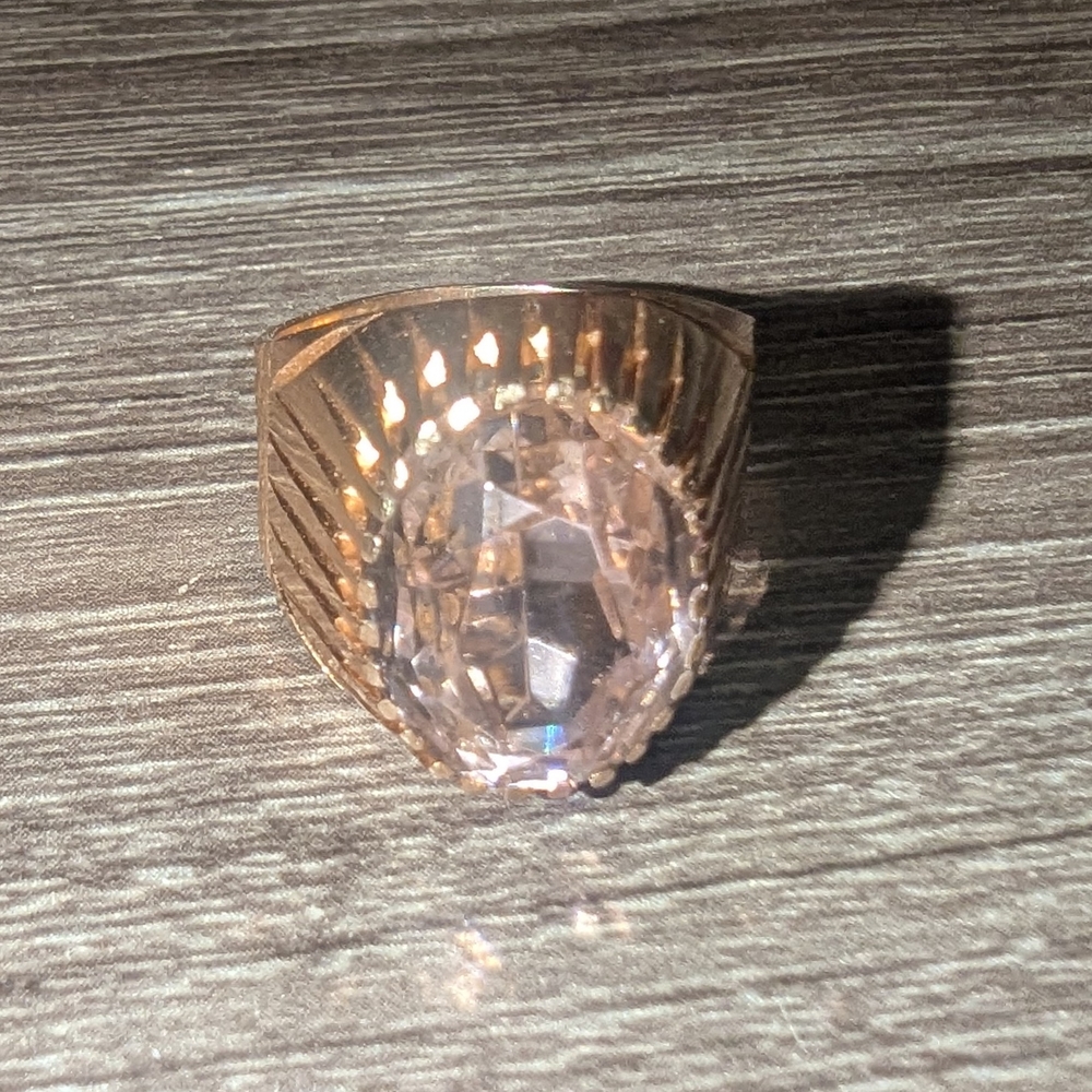 Elegant Gold and Crystal Women's Ring